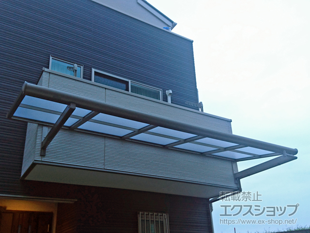 神奈川県川崎市のLIXIL リクシル（トステム）のバルコニー・ベランダ屋根 パワーアルファ F型 ルーフタイプ 単体 積雪〜30cm対応 施工例