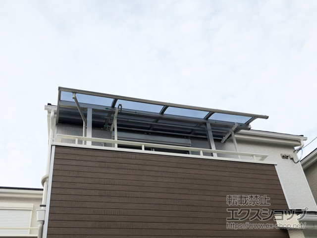 大阪府寝屋川市ののバルコニー・ベランダ屋根 ソラリア R型 屋根タイプ 単体 積雪〜20cm対応 施工例