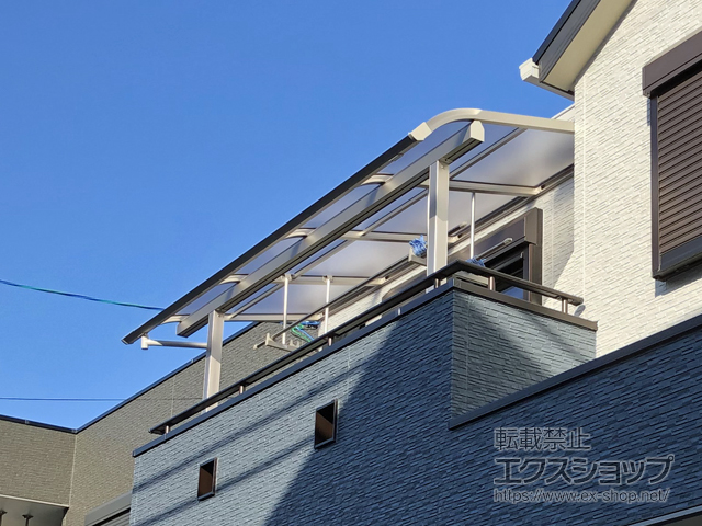 大阪府摂津市ののバルコニー・ベランダ屋根 ソラリア R型 屋根タイプ 単体 積雪〜20cm対応 施工例