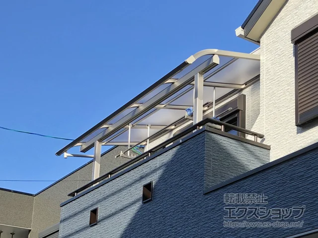 大阪府摂津市のYKKAPのバルコニー・ベランダ屋根 ソラリア R型 屋根タイプ 単体 積雪～20cm対応 施工例