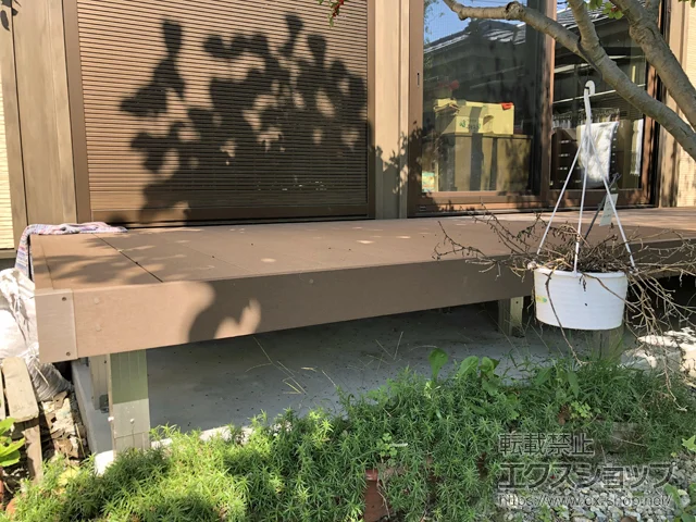 �Ȗ،��ߐ{�����s��YKKAP�̃E�b�h�f�b�L ���E�b�h�f�b�L 200 �{�H��