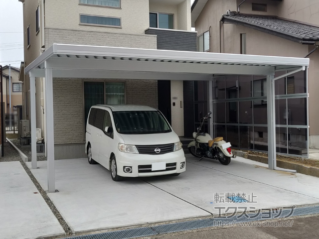 石川県白山市のLIXIL リクシル（トステム）のカーポート テリオスポートIII 3000 2台用 角柱4本柱 積雪〜100cm対応＋ テリオスポートIII　サイドパネル 施工例