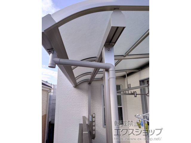 埼玉県越谷市ののバルコニー・ベランダ屋根 ソラリア R型 屋根タイプ 単体 積雪〜20cm対応 施工例