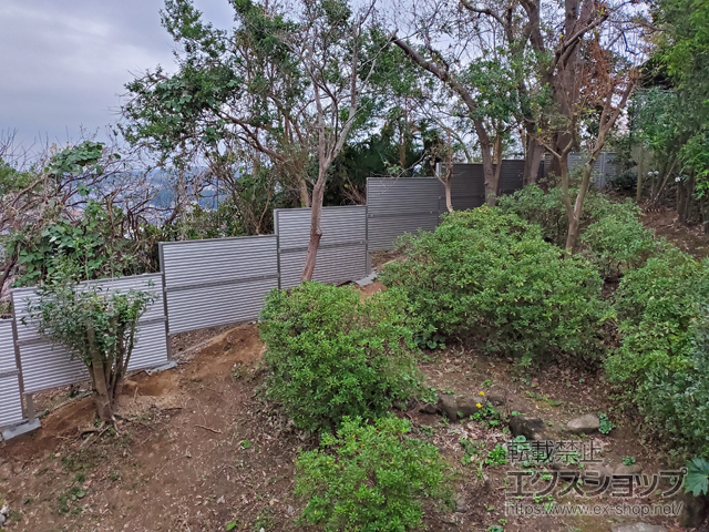 神奈川県藤沢市ののフェンス・柵 ミエーネ目隠しルーバーフェンス 上段のみ設置 自立建て用 施工例