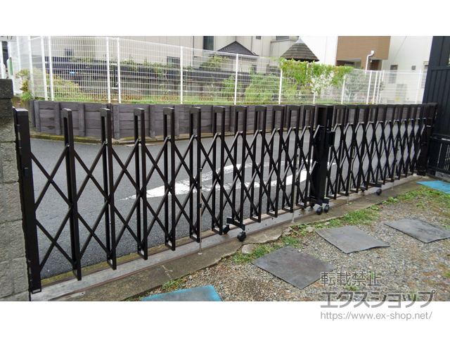 神奈川県横浜市ののカーゲート トリップゲートII 2型 スタンダード ノンレール 両開き 64W（32S+32M） 施工例
