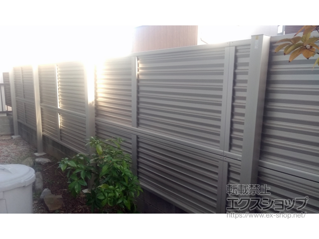 千葉県市川市ののフェンス・柵 ミエーネフェンス 目隠しルーバータイプ 2段支柱 自立建て用（パネル2段） 施工例