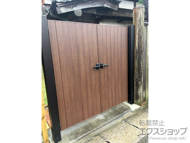 千葉県千葉市のの門扉 ルシアス門扉BW03型 たて板張り(鋲なし) 両開き 木調カラー 門柱使用 施工例
