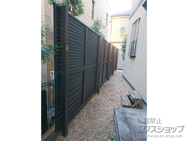 千葉県市川市ののフェンス・柵 ミエーネフェンス 目隠しルーバータイプ 2段支柱 自立建て用（パネル2段） 施工例