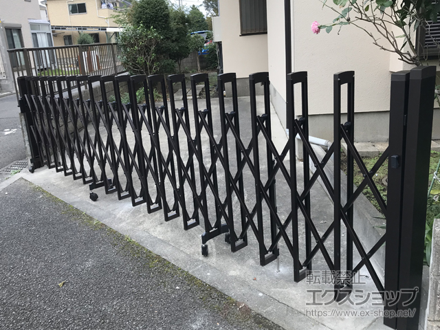 東京都町田市ののカーゲート トリップゲートII 2型 スタンダード ノンレール 片開き 50S 施工例