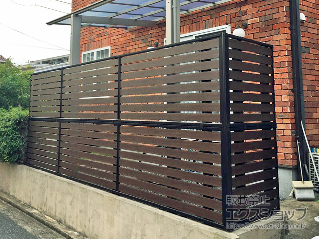 福岡県福岡市ののフェンス・柵 モクアルフェンス 横板タイプ 2段支柱 自立建て用 （パネル2段） 施工例