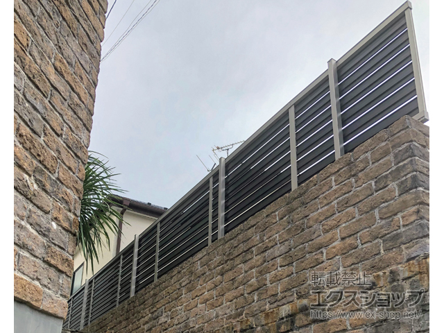 神奈川県横浜市のLIXIL リクシル(新日軽)のフェンス・柵 セレビューフェンス RP3型 自在柱 施工例