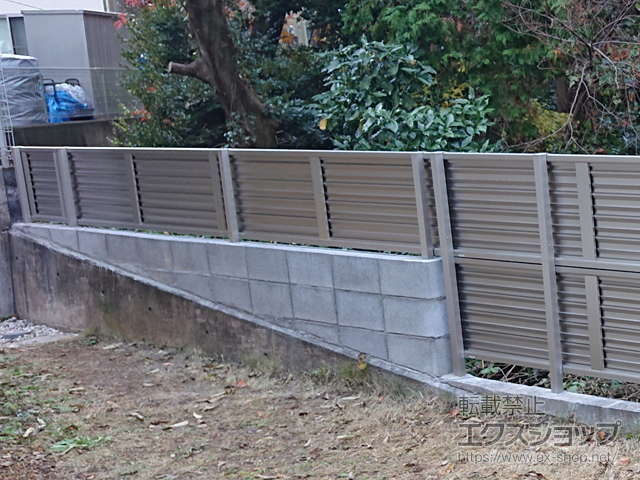 神奈川県鎌倉市ののフェンス・柵 ミエーネフェンス 目隠しルーバータイプ　自由柱施工 施工例