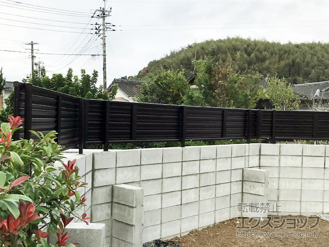 鹿児島県阿久根市ののフェンス・柵 ミエーネフェンス 目隠しルーバータイプ 自由柱施工 施工例