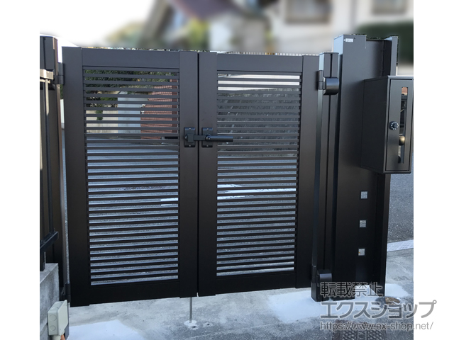 神奈川県横浜市のの門扉 シンプレオ門扉1型 横格子 両開き 門柱使用 施工例