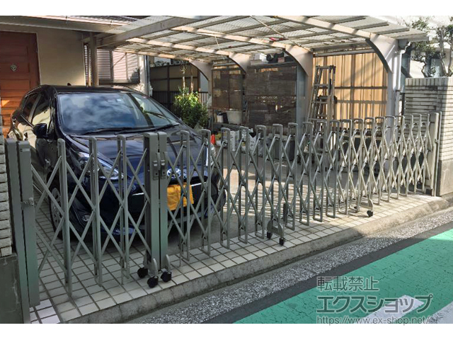 神奈川県横浜市ののカーゲート レイオス4型 ノンレール 両開き親子 10-42W 施工例