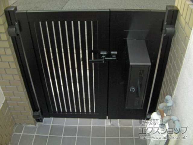 兵庫県芦屋市のの門扉 シンプレオ門扉4型 縦太格子 両開き親子 機能子扉仕様 門柱使用 施工例