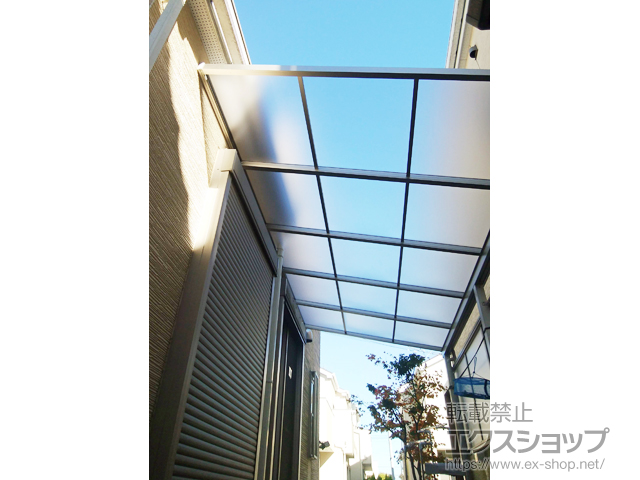 埼玉県さいたま市ののテラス屋根 ソラリア F型 テラスタイプ 単体 積雪〜20cm対応 施工例