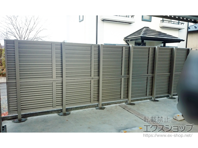 岩手県花巻市ののフェンス・柵 ミエーネフェンス 目隠しルーバータイプ 2段支柱 自立建て用(パネル2段) 施工例