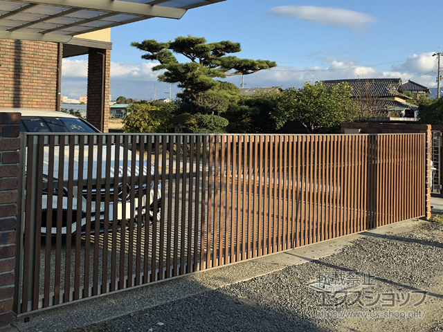 大阪府泉佐野市ののカーゲート ワイドオーバードアS4型 マテリアルカラー 電動式 施工例