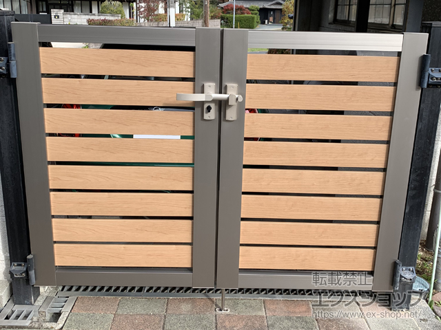 広島県福山市のLIXIL リクシル(新日軽)の門扉 セレビュー門扉 RP3型 太横格子 両開き 施工例