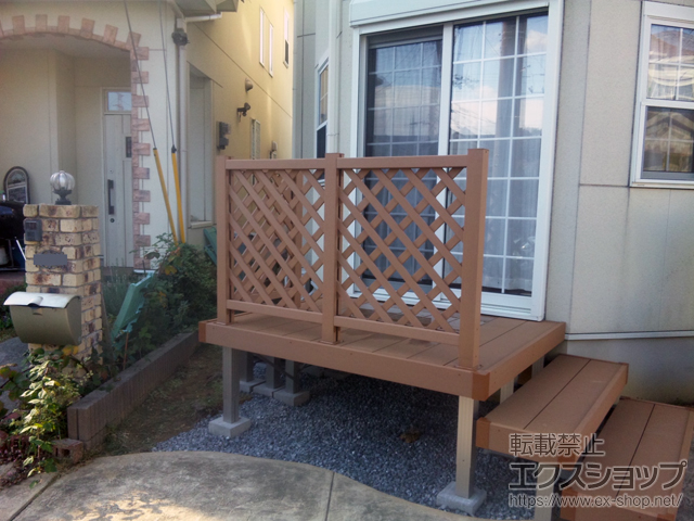 大阪府和泉市ののウッドデッキ リウッドデッキ 200＋ 段床セット 側面段床2段×1セット＋独立式リウッドステップ2型×2セット＋リウッドデッキフェンス2型＜ラチス格子＞ 施工例