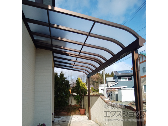 岩手県岩手郡雫石町ののテラス屋根 ソラリア R型 1500 テラスタイプ 単体 積雪〜50cm対応※壁面奥行違い納まり 施工例