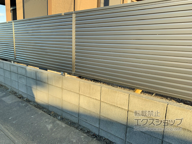 群馬県太田市ののフェンス・柵 ミエーネフェンス 目隠しルーバータイプ　自由柱施工 施工例