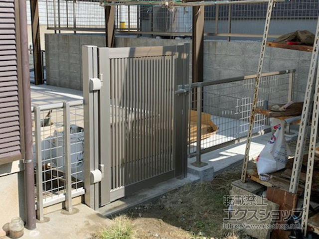 福岡県宗像市のの門扉 シンプレオ門扉2型 縦格子 片開き 門柱使用 施工例