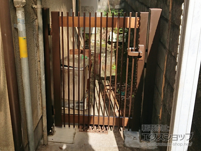 京都府京都市のの門扉 【特注】シンプレオ門扉T1型 縦格子 片開き 門柱仕様 施工例