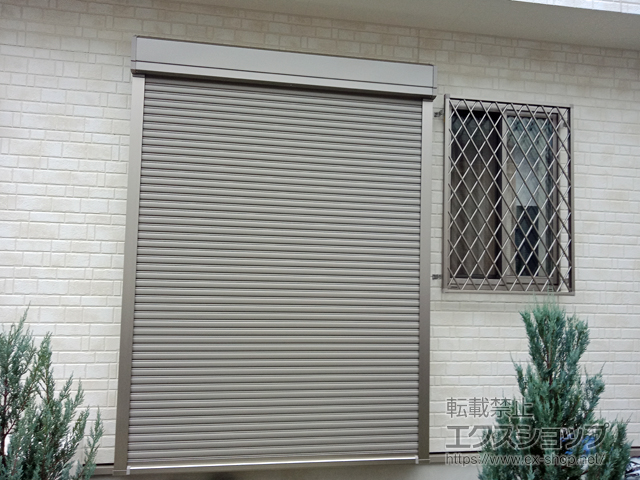 千葉県船橋市のLIXIL リクシル（トステム）の窓シャッター 【特注】リフォームシャッター 手動式 標準タイプ 施工例