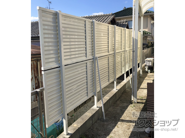 福岡県福岡市ののフェンス・柵 ミエーネフェンス 目隠しルーバータイプ 2段支柱 ブロック建て用(パネル2段) 施工例