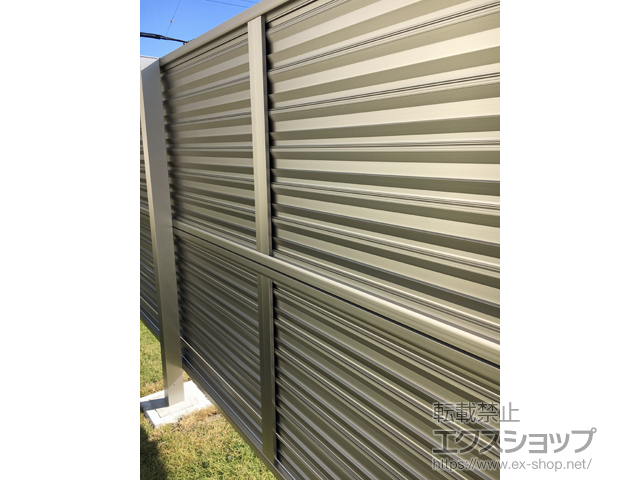 栃木県栃木市ののフェンス・柵 ミエーネフェンス 目隠しルーバータイプ 2段支柱 自立建て用 施工例