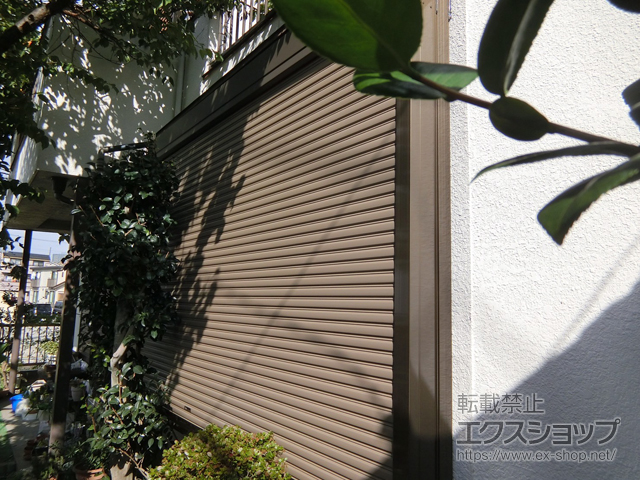 埼玉県さいたま市のLIXIL リクシル（トステム）のガレージシャッター 【特注】リフォームシャッター 手動式 標準タイプ *ボックス下げ納まり 施工例