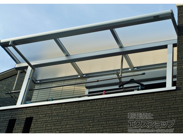 兵庫県神戸市ののバルコニー・ベランダ屋根 ソラリア F型 屋根タイプ 単体 積雪〜20cm対応 施工例