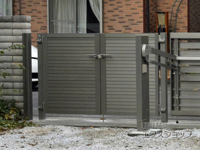 埼玉県川越市のの門扉 プレスタ門扉 5型 横目隠し 両開き 柱使用 施工例