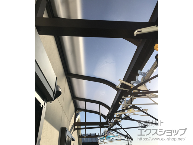 大阪府茨木市ののバルコニー・ベランダ屋根 ソラリア R型 ルーフタイプ 単体 積雪〜20cm対応 施工例