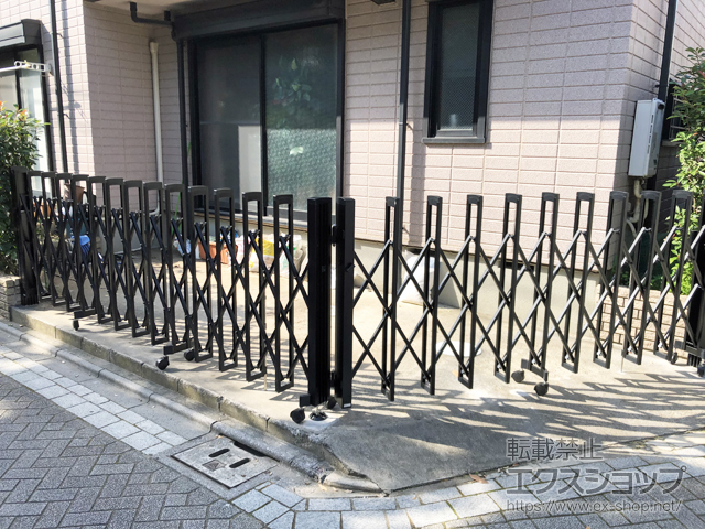 東京都足立区ののカーゲート トリップゲートII 2型 スタンダード ノンレール 片開き角地セット2712S+3712T 施工例