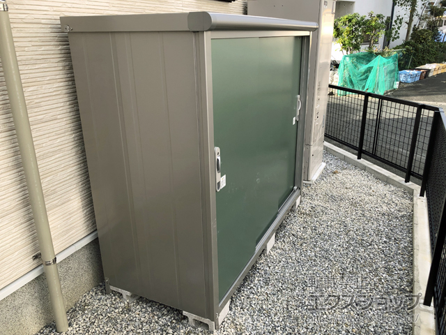 静岡県浜松市のの物置・屋外倉庫 エスモ 一般型 1797×750×1501 ESE-1807E-EG 施工例