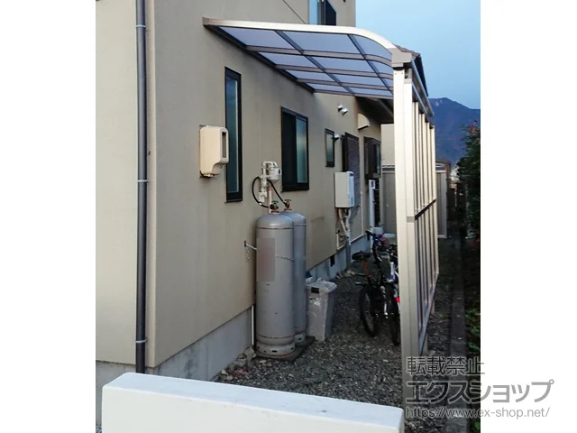 長野県安曇野市のLIXIL(リクシル)のテラス屋根 スピーネ R型 1500 テラスタイプ 単体 積雪～50cm対応 施工例