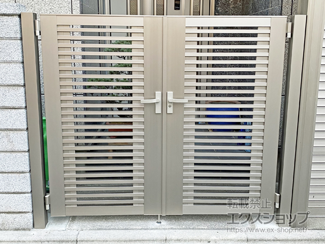 東京都足立区のの門扉 ライシス門扉 9型 細横桟 両開き 柱使用 施工例