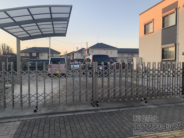 埼玉県越谷市ののカーゲート アルシャインII MW型 Aタイプ ノンレール 両開き 630W 施工例