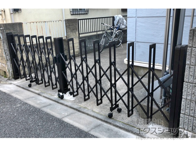 東京都中野区ののカーゲート トリップゲートII 1型 シンプル ノンレール 両開き　46Ｗ（23Ｓ+23Ｍ） 施工例