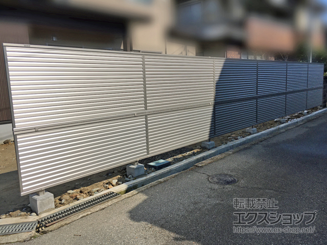 富山県富山市ののフェンス・柵 ミエーネフェンス 目隠しルーバータイプ 2段支柱 自立建て用(パネル2段) 施工例