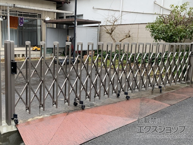 岡山県岡山市ののカーゲート トリップゲートII 2型 スタンダード ノンレール 片開き 55S 施工例