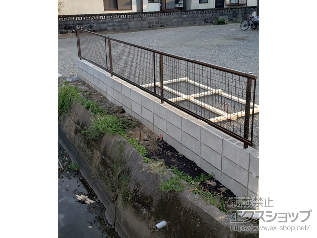 熊本県熊本市ののフェンス・柵 シンプレオフェンスM2型 縦井桁メッシュ　自由柱施工 施工例