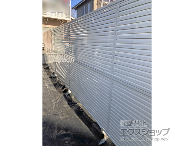 茨城県稲敷郡阿見町ののフェンス・柵 ミエーネフェンス 目隠しルーバータイプ 2段支柱 自立建て用 施工例