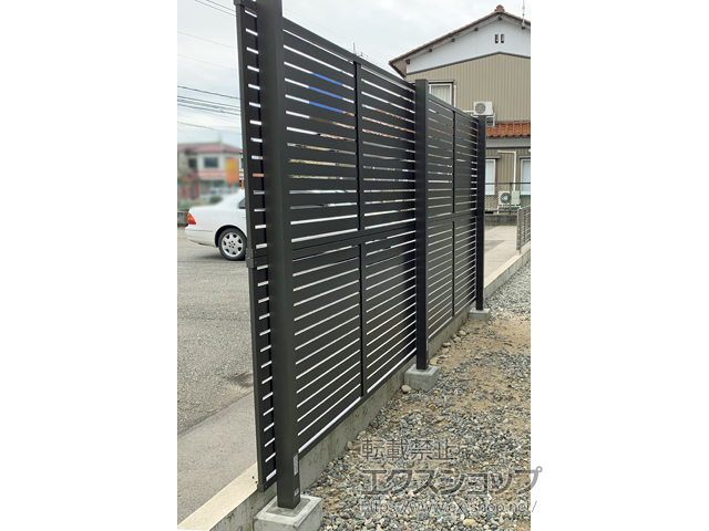 石川県小松市ののフェンス・柵 プレスタフェンス 7Y型 横スリット アルミ多段柱使用 施工例