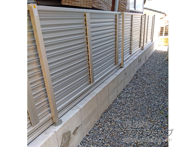 鹿児島県鹿児島市ののフェンス・柵 ミエーネフェンス 目隠しルーバータイプ　自由柱施工 施工例