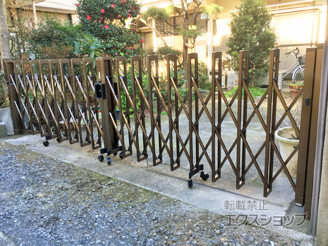 埼玉県さいたま市ののカーゲート トリップゲートII 2型 スタンダード ノンレール 両開き 50W 施工例