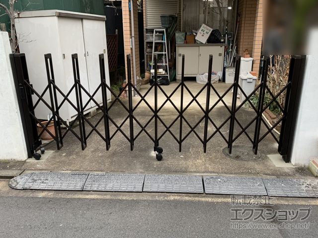 神奈川県横浜市ののカーゲート トリップゲートII 1型 シンプル ノンレール 片開き 33S*施錠機能なし 施工例